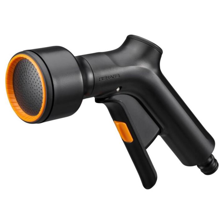 Kastelupistooli Fiskars Solid suihkulla