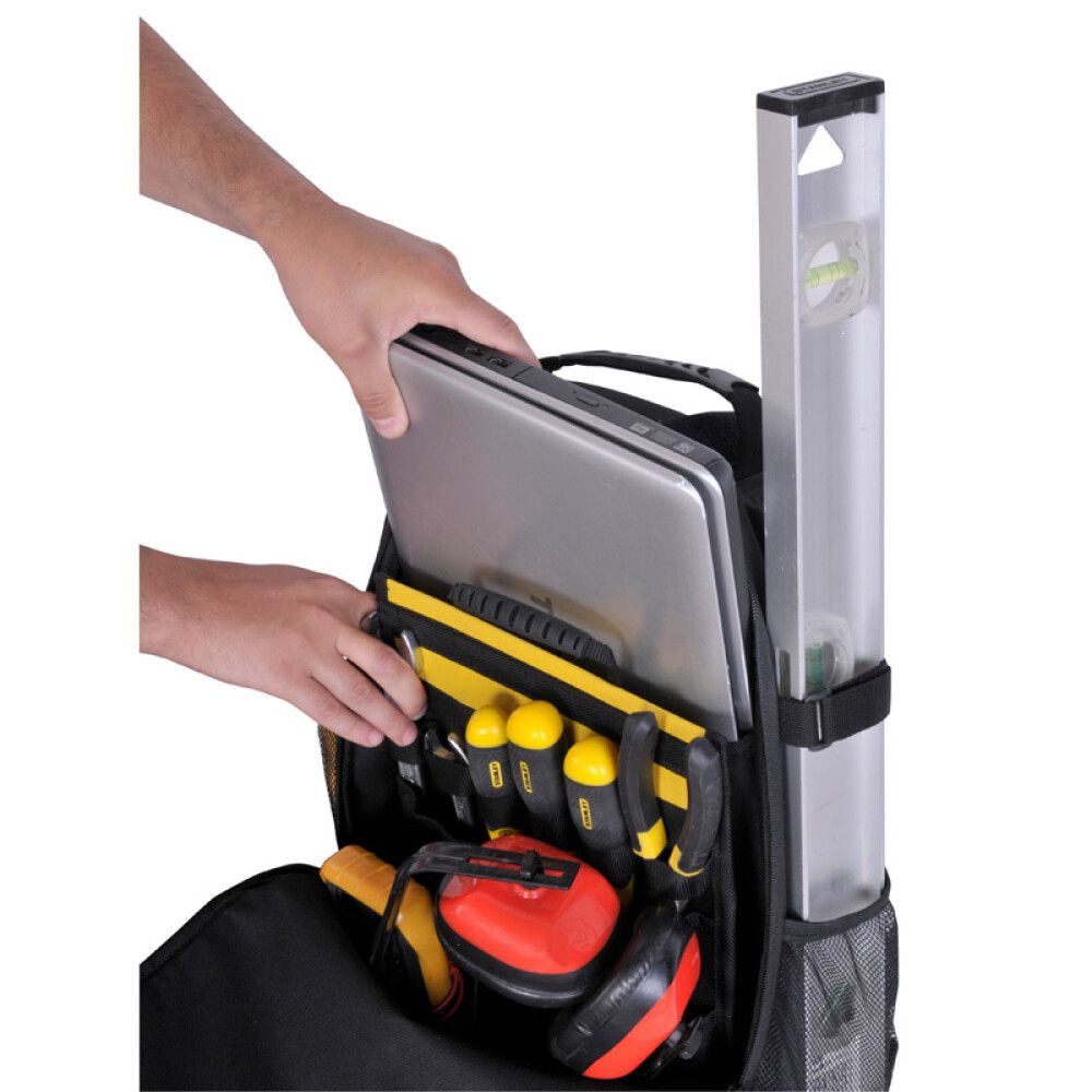 Reppu jakajilla Stanley