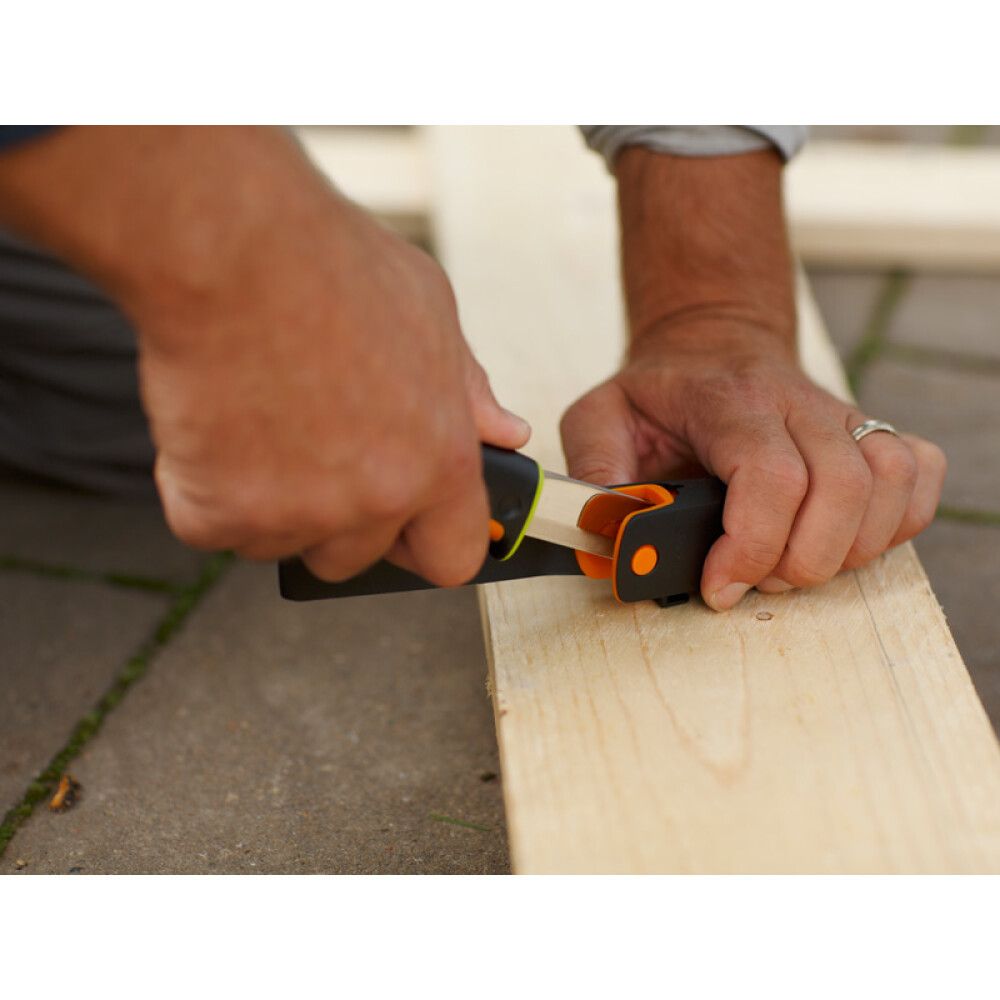 Kirvesmiehen puukko Fiskars