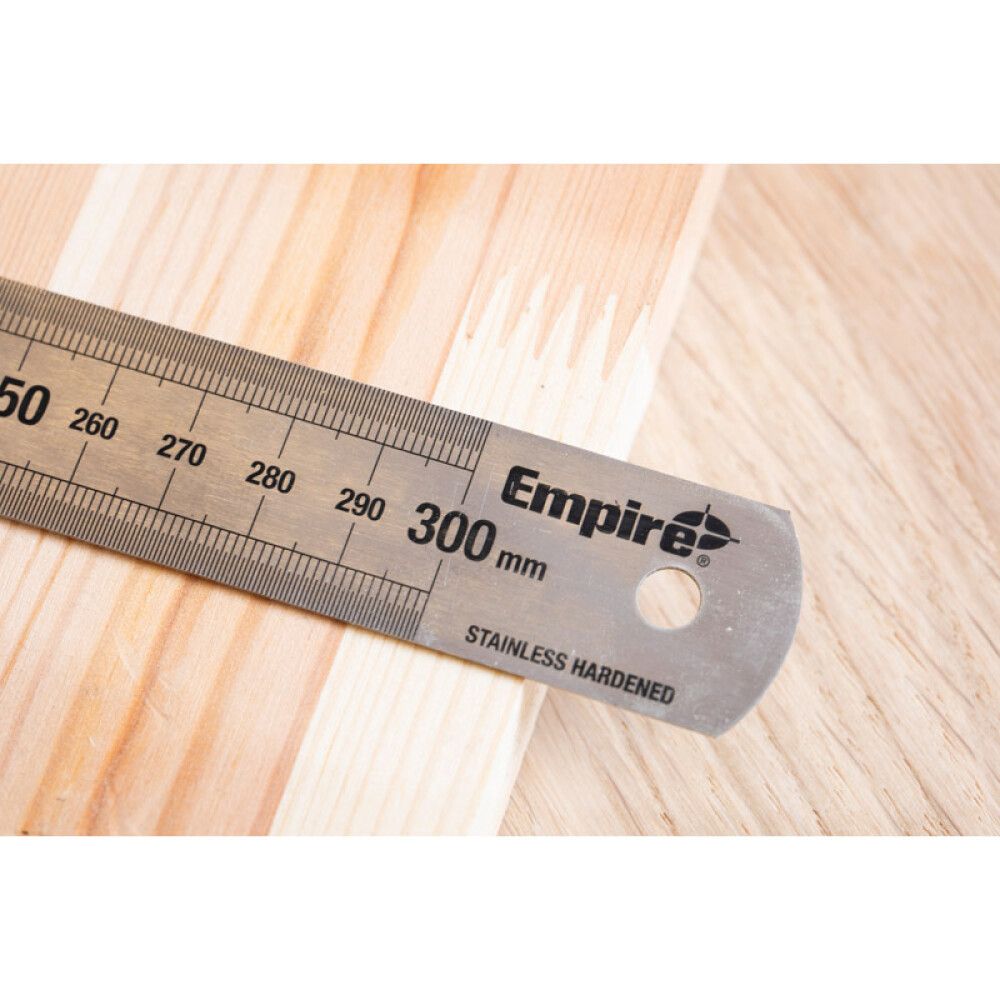 Viivain Empire 300 mm RST