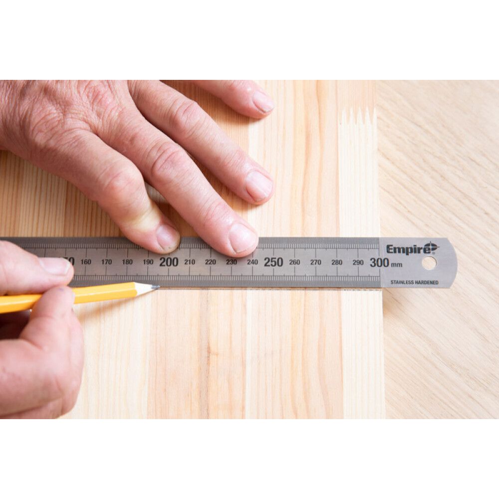 Viivain Empire 300 mm RST