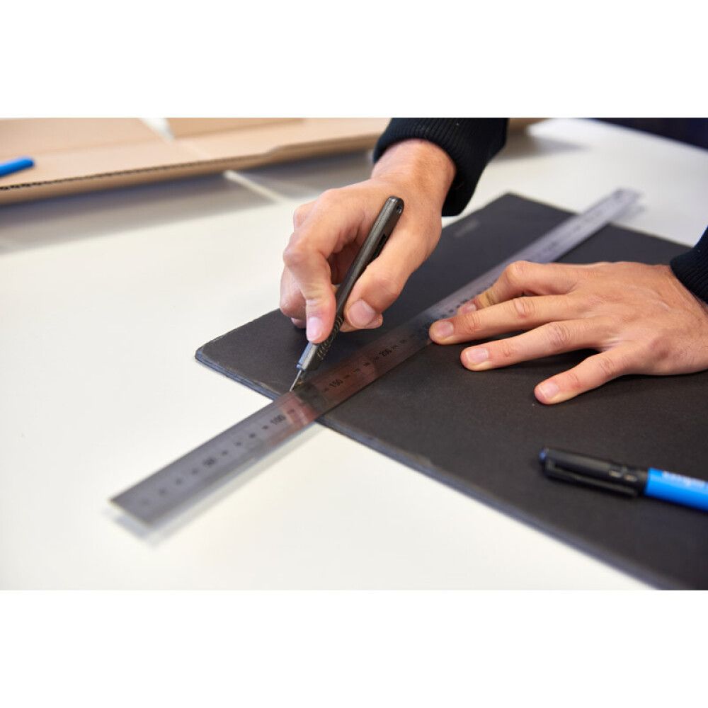 Viivain Empire 600 mm RST