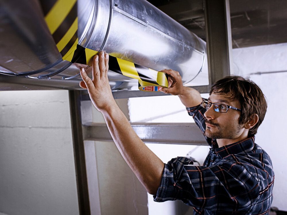 Varoitusteippi Tesa 33 m x 50 mm Kelta-musta