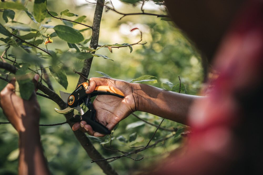 Oksasakset Fiskars PowerLever Plus P721 ohileikkaavat