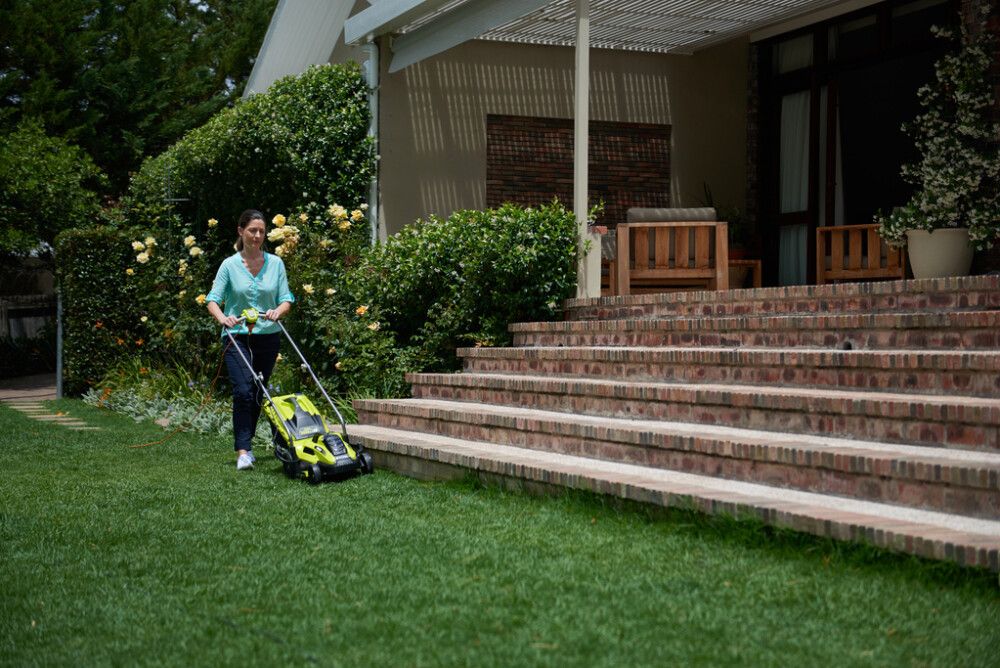 Ruohonleikkuri Ryobi RLM13E33S