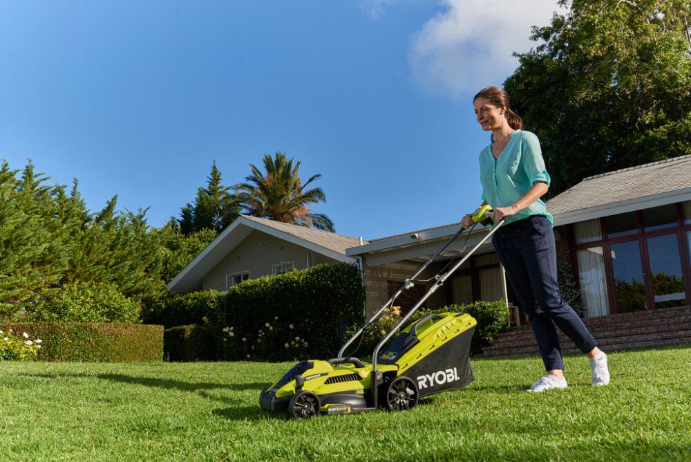 Ruohonleikkuri Ryobi RLM13E33S