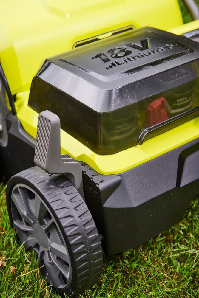 Nurmikon ilmaaja Ryobi ONE+ RY18SFX35A-0