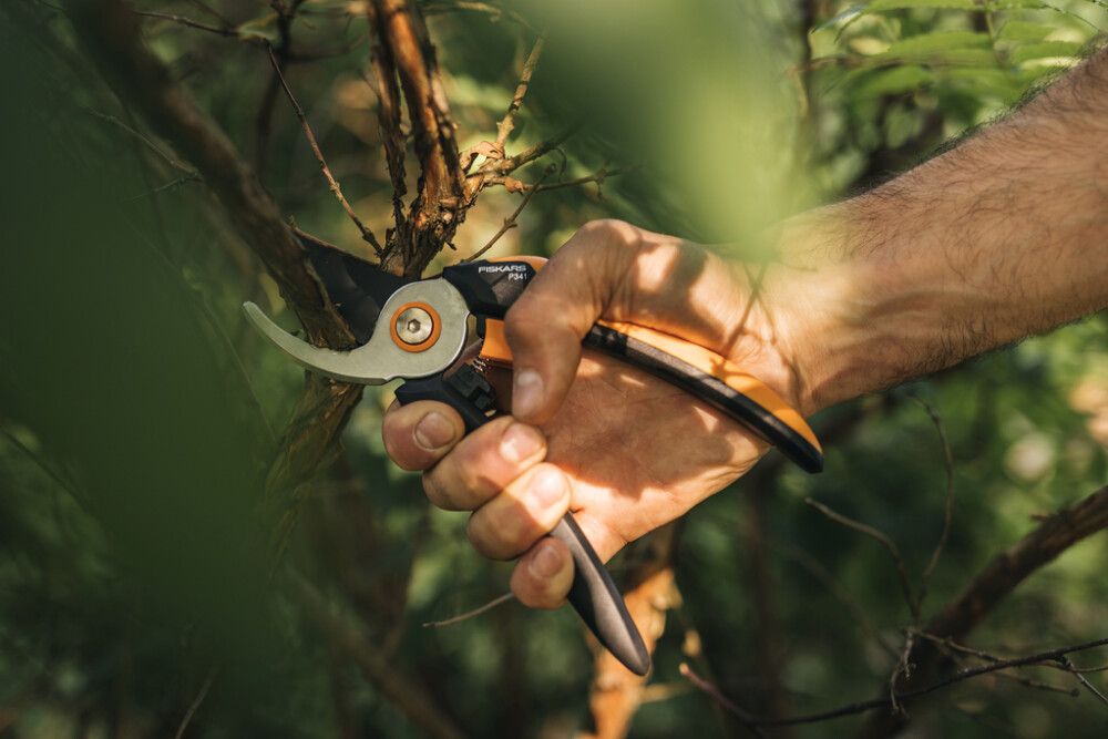 Oksasakset Fiskars Solid L P341 ohileikkaavat