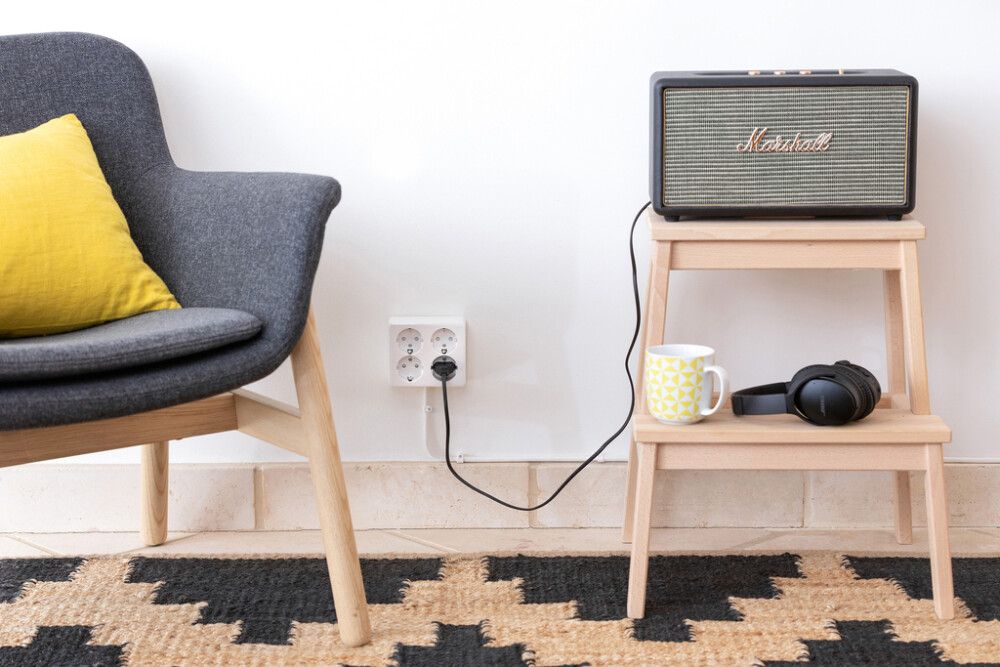 Pistorasia 4-os Schneider Electric Exxact Pinta-asennus