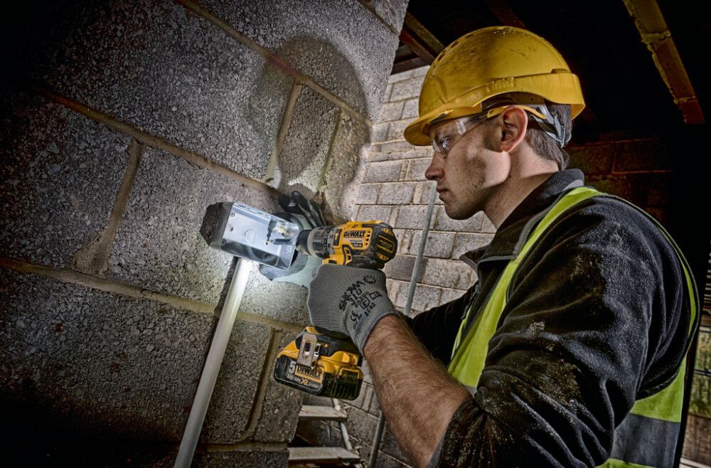 Iskuporakone DeWalt DCD796P2