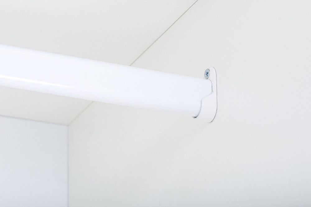 Seinäkiinnike Lundbergs Vaatetangolle Valkoinen