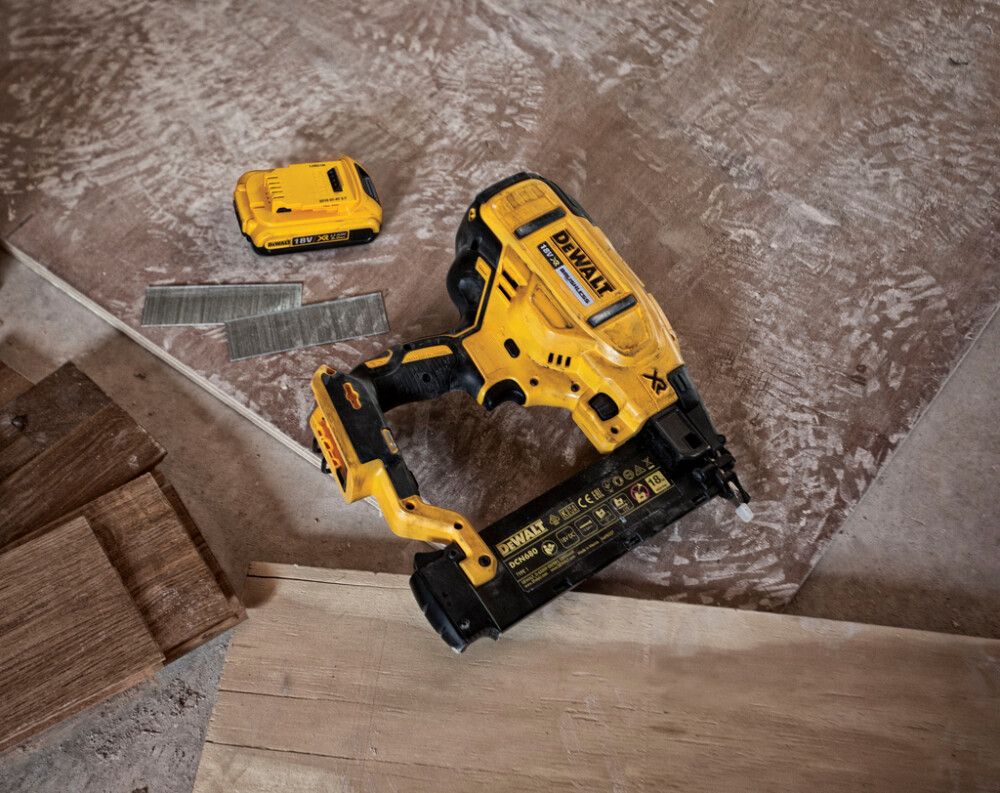 Viimeistelynaulain DeWalt DCN680NT-XJ