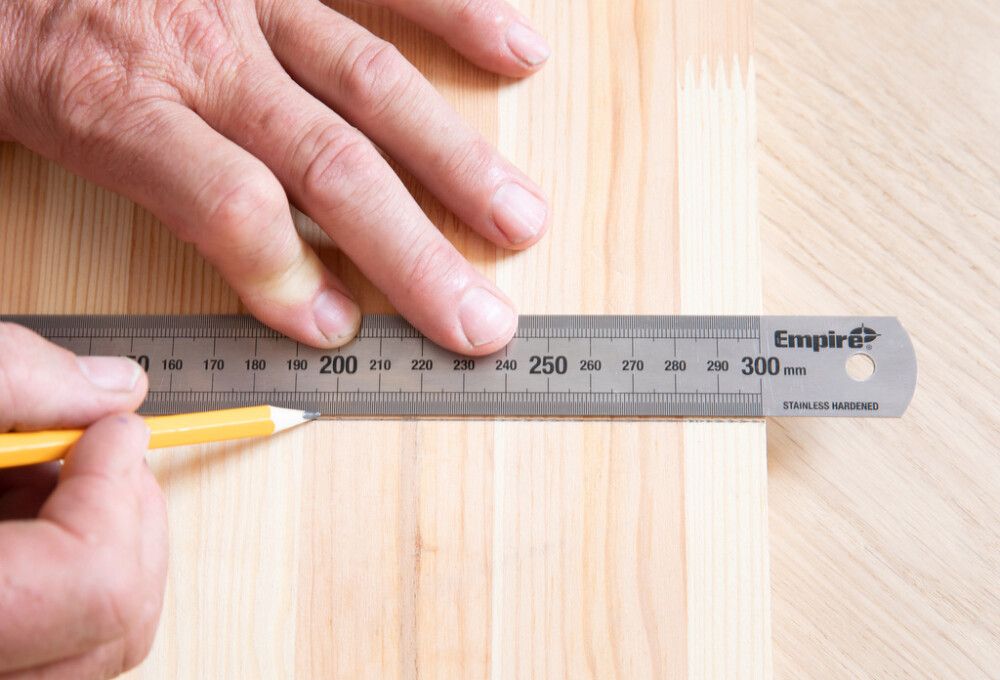 Viivain Empire 300 mm RST