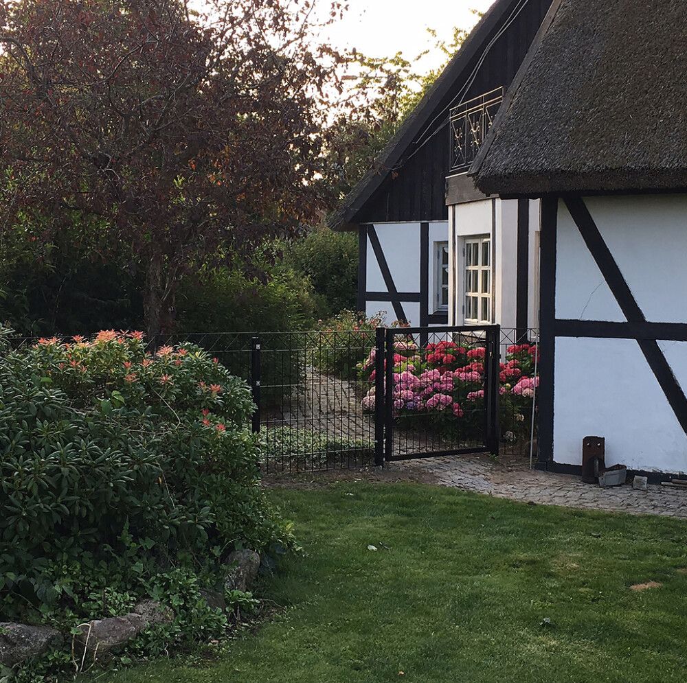 Paneeliaita 78 x 200 cm musta X-koriste