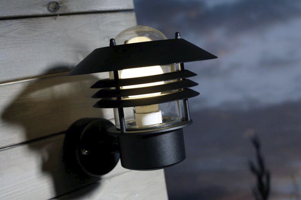 Seinävalaisin Nordlux Vejers Musta IP54