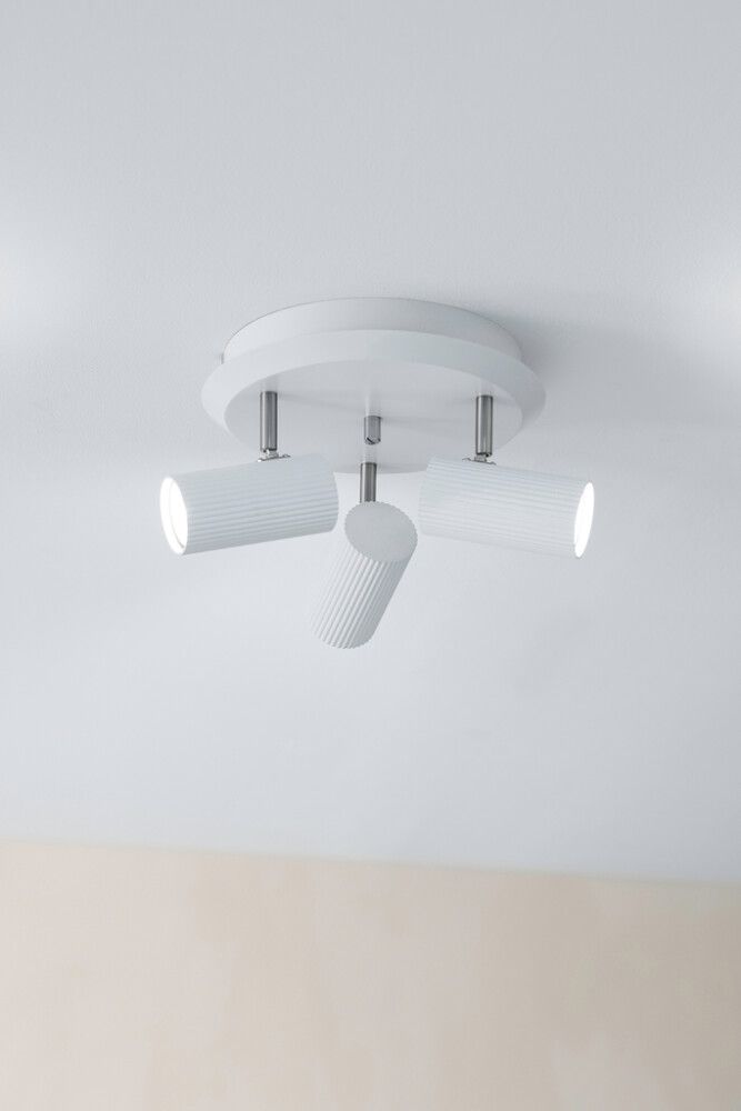 Spottivalaisin Markslöjd Costilla 3-osainen Valkoinen