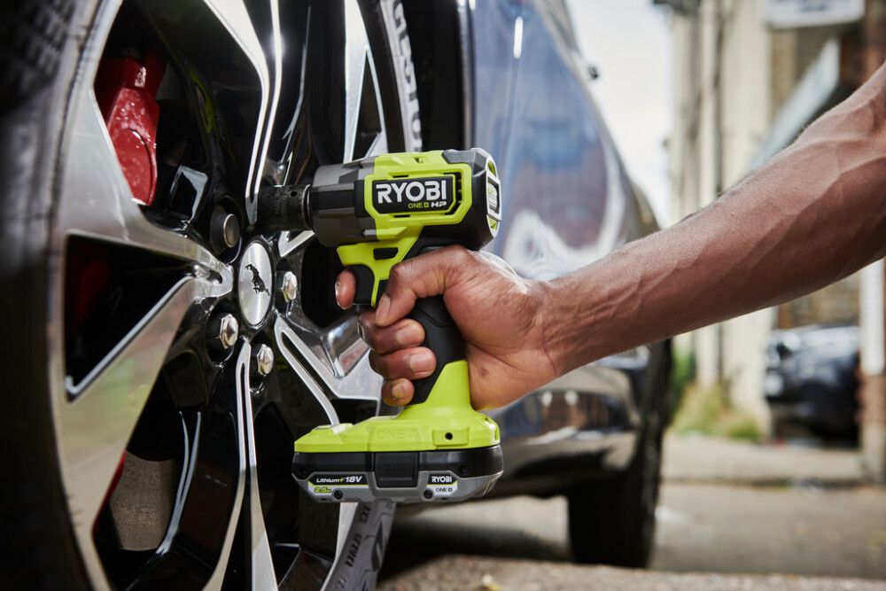 Iskevä mutterinväännin Ryobi ONE+ HP RIW18C-0