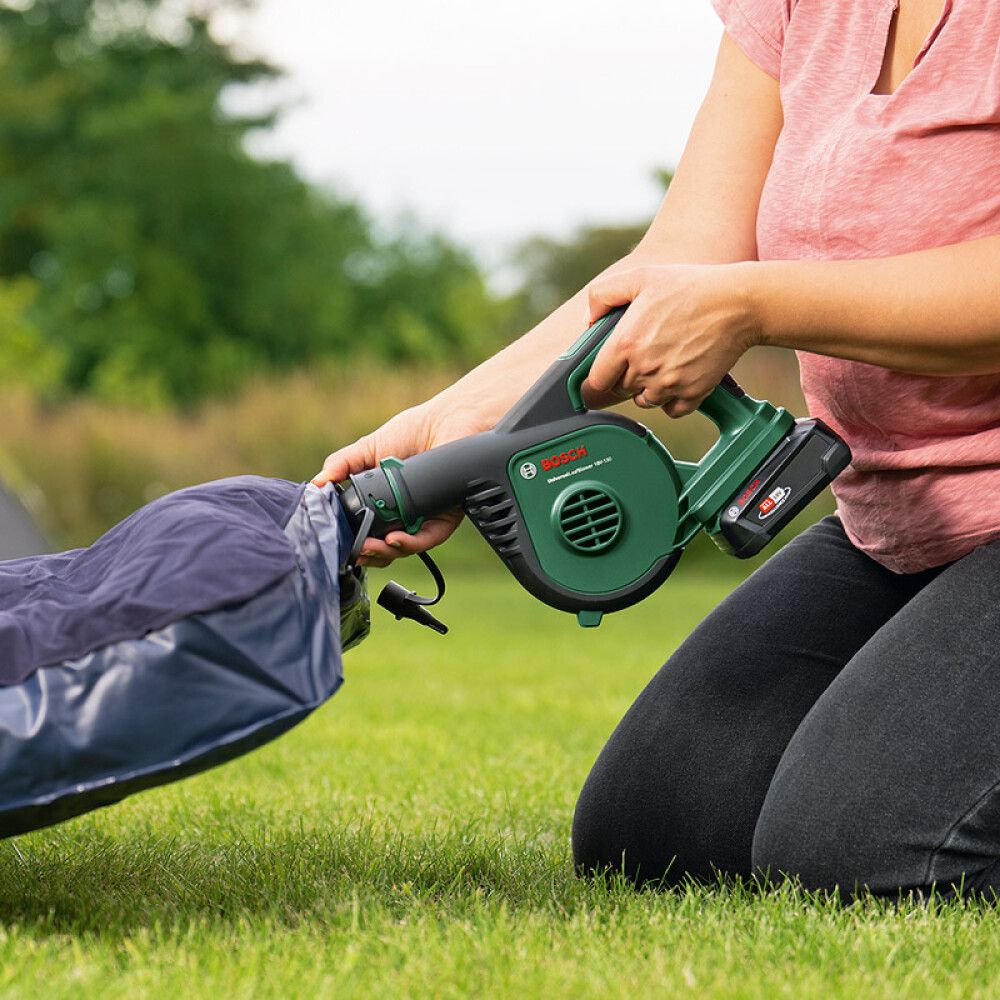 Akkulehtipuhallin Bosch UniversalLeafBlower 18V-130 Solo