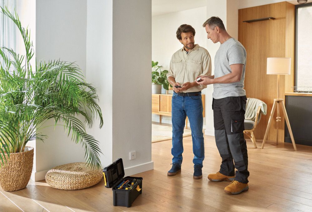 Keskusyksikkö Schneider Electric Wiser