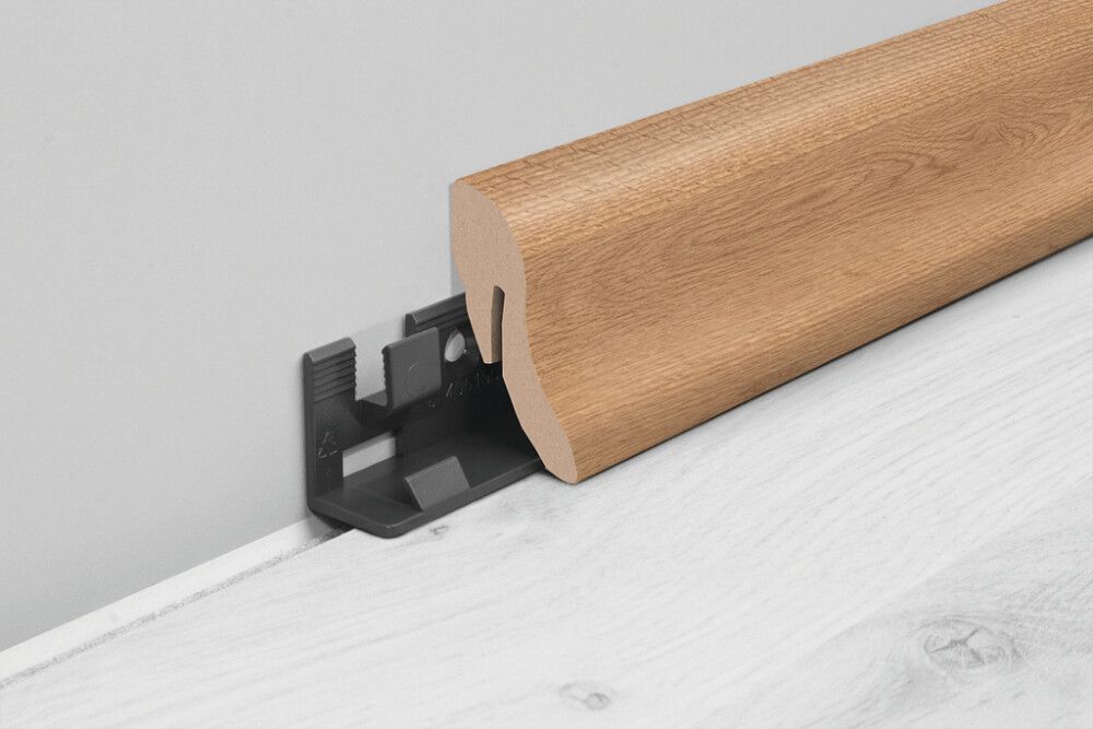 Jalkalista Logoclic 22 x 40 x 2600 mm MDF Savoyen Tammi