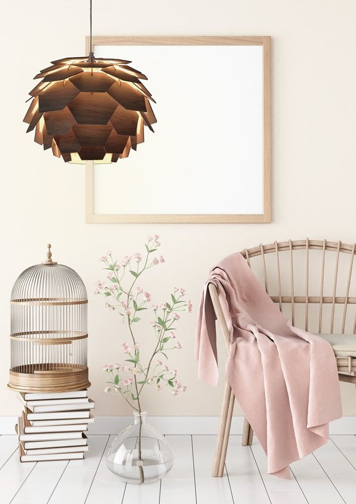 Riippuvalaisin Aneta Carpatica Puu