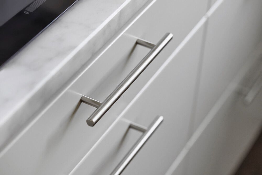 Kalustevedin Habo Stella harjattu teräs c/c 128 mm 2 kpl/pkt