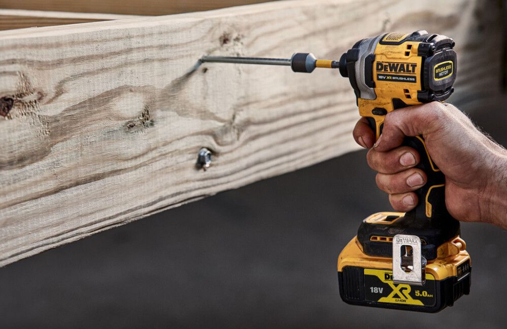 Iskuruuvinväännin DeWalt DCF850N-XJ