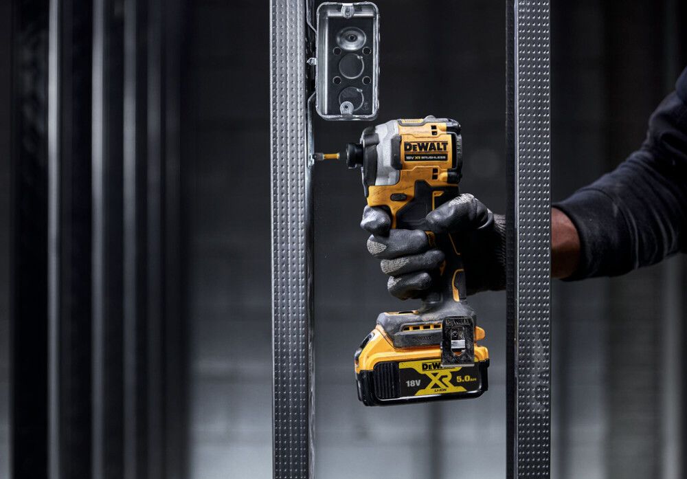 Iskuruuvinväännin DeWalt DCF850N-XJ
