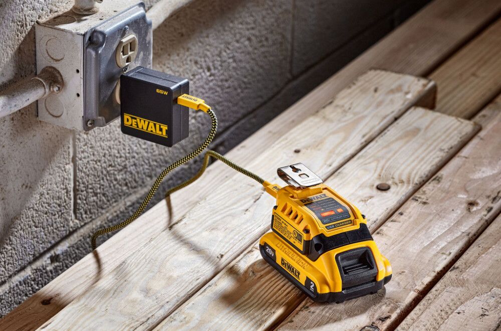 USB-virtalähde DeWalt DCB094K-QW