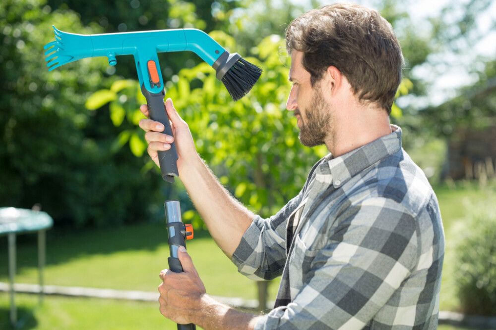 Räystäskourun puhdistaja Gardena Combisystem teleskooppivarrella