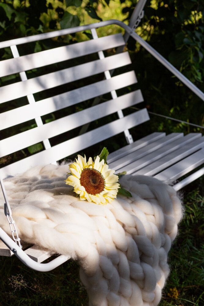 Puutarhakeinu Varax Suvisaari valkoinen