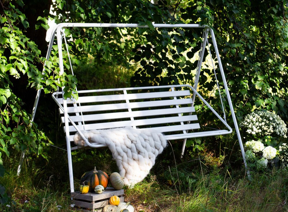 Puutarhakeinu Varax Suvisaari valkoinen