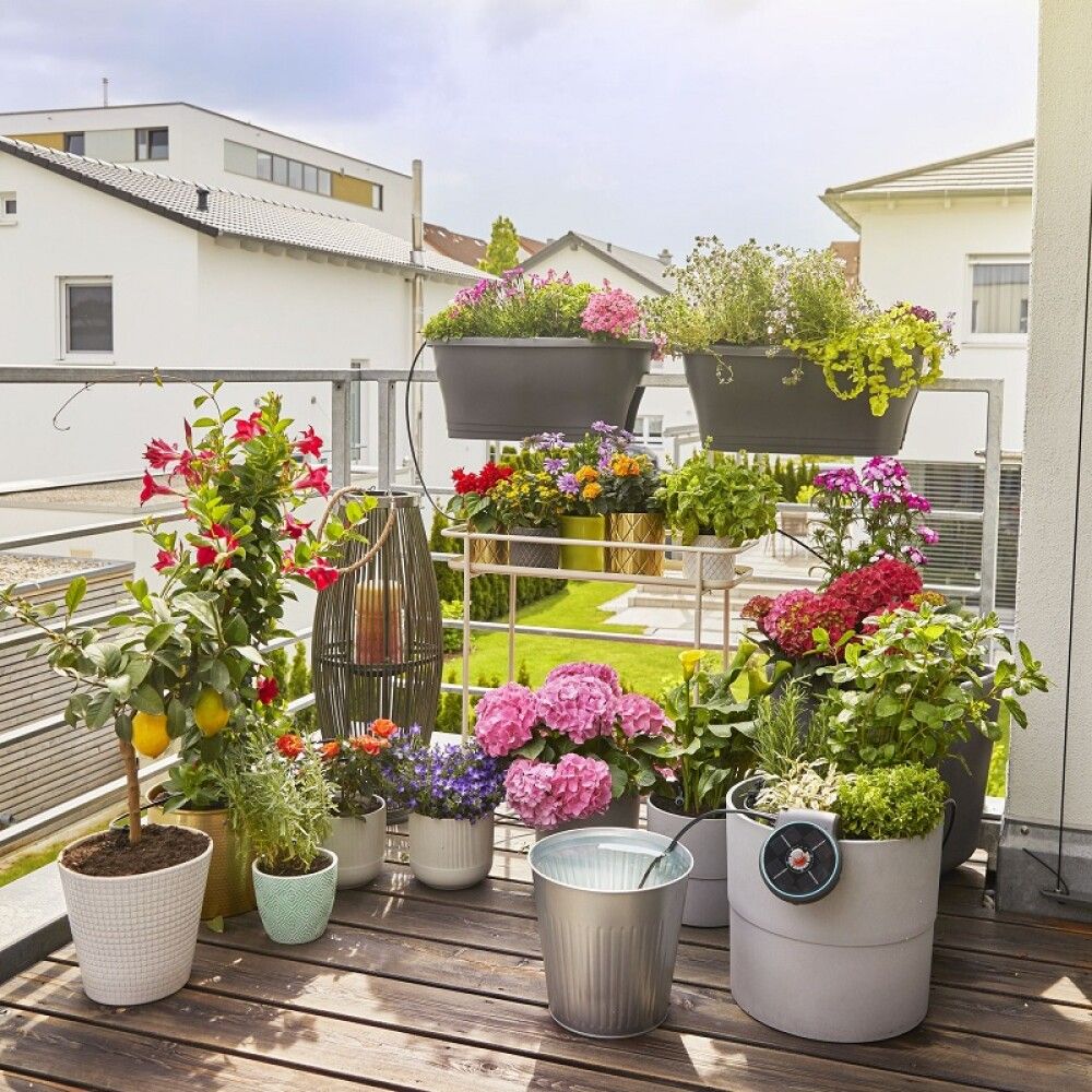 Lomakastelusarja Gardena AquaBloom aurinkokennolla