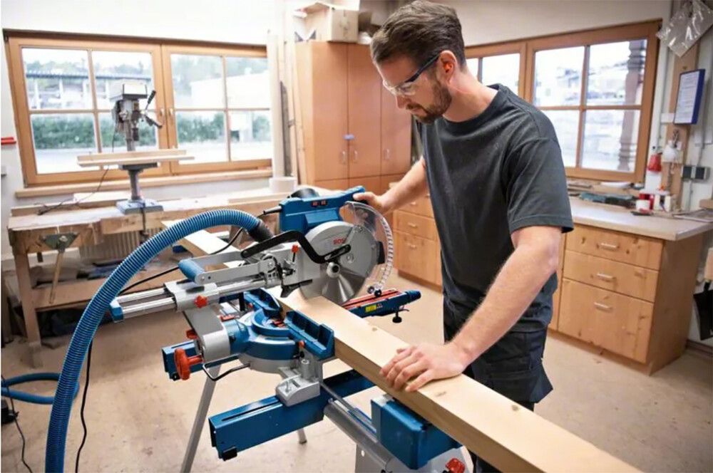 Katkaisu- ja jiirisaha Bosch GCM 305-254 D