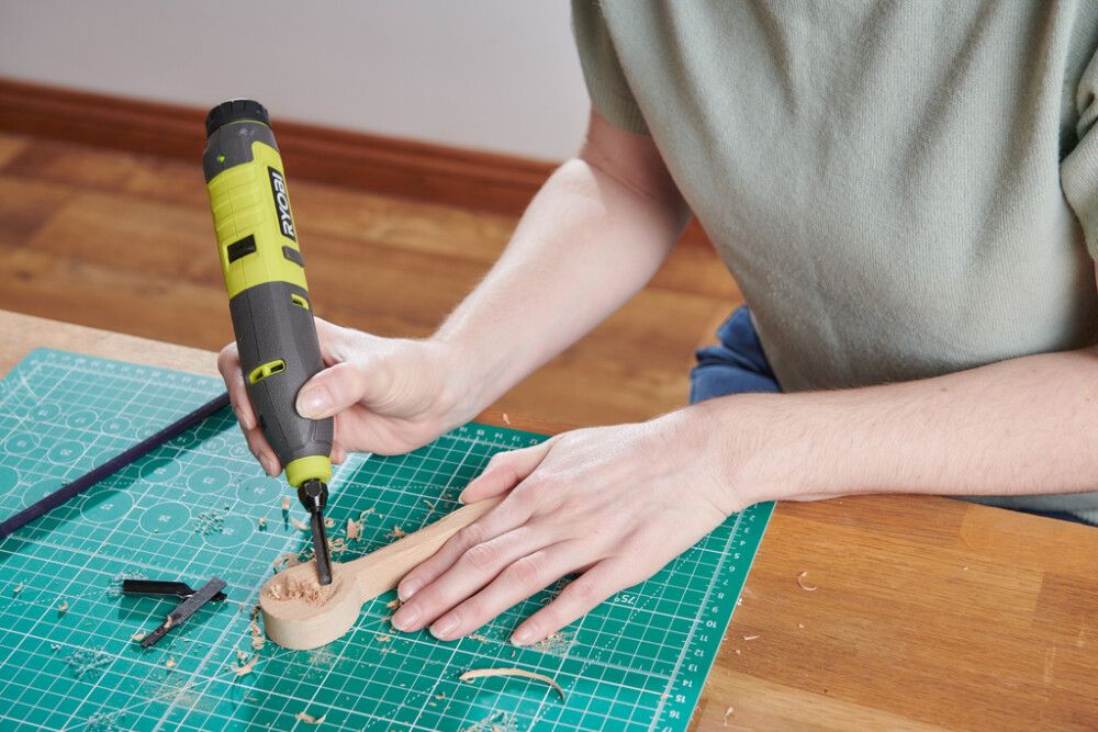 Kaiverrustaltta Ryobi USB Lithium RPC4-120G