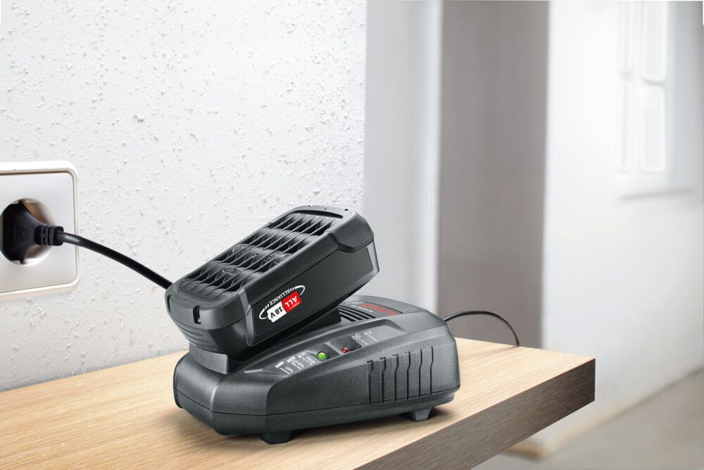 Akku ja laturipaketti Bosch 18V 2,5 Ah 1830CV