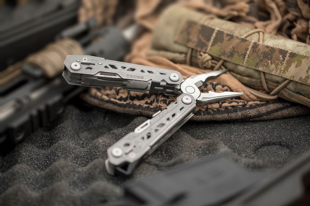 Monitoimityökalu Gerber Truss