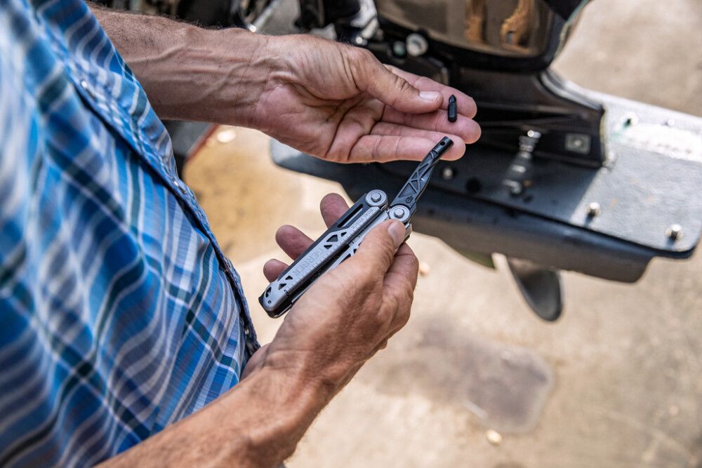 Monitoimityökalu Gerber Dual Force hopea 12-in-1