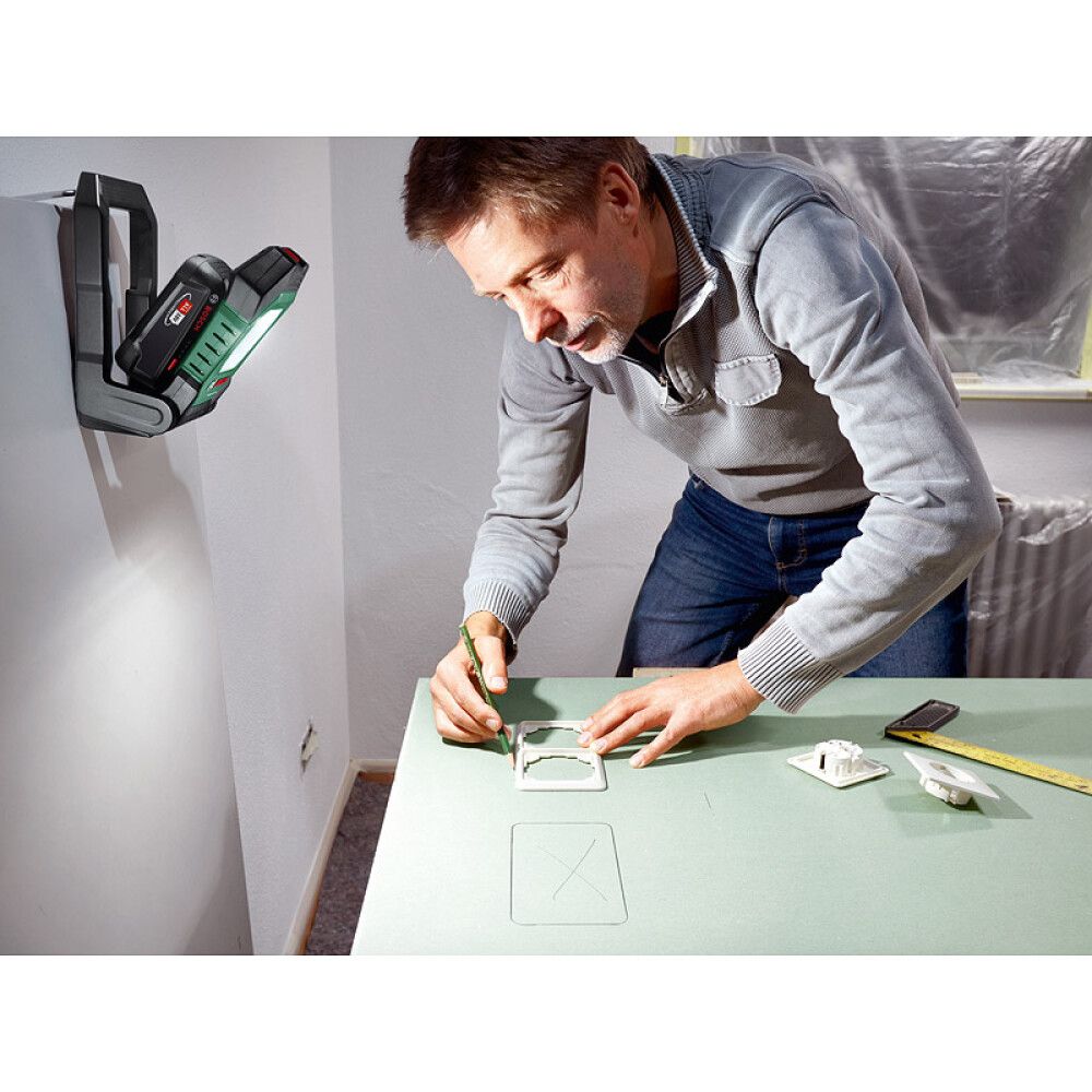 Akkuvalaisin Bosch UniversalWorkLight 18V-2100 - Ilman akkua