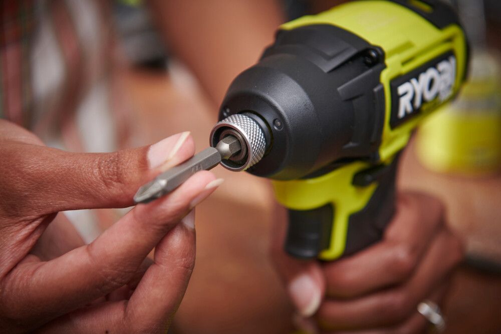 Iskevä ruuvinväännin Ryobi ONE+ HP Compact RID18C1-0