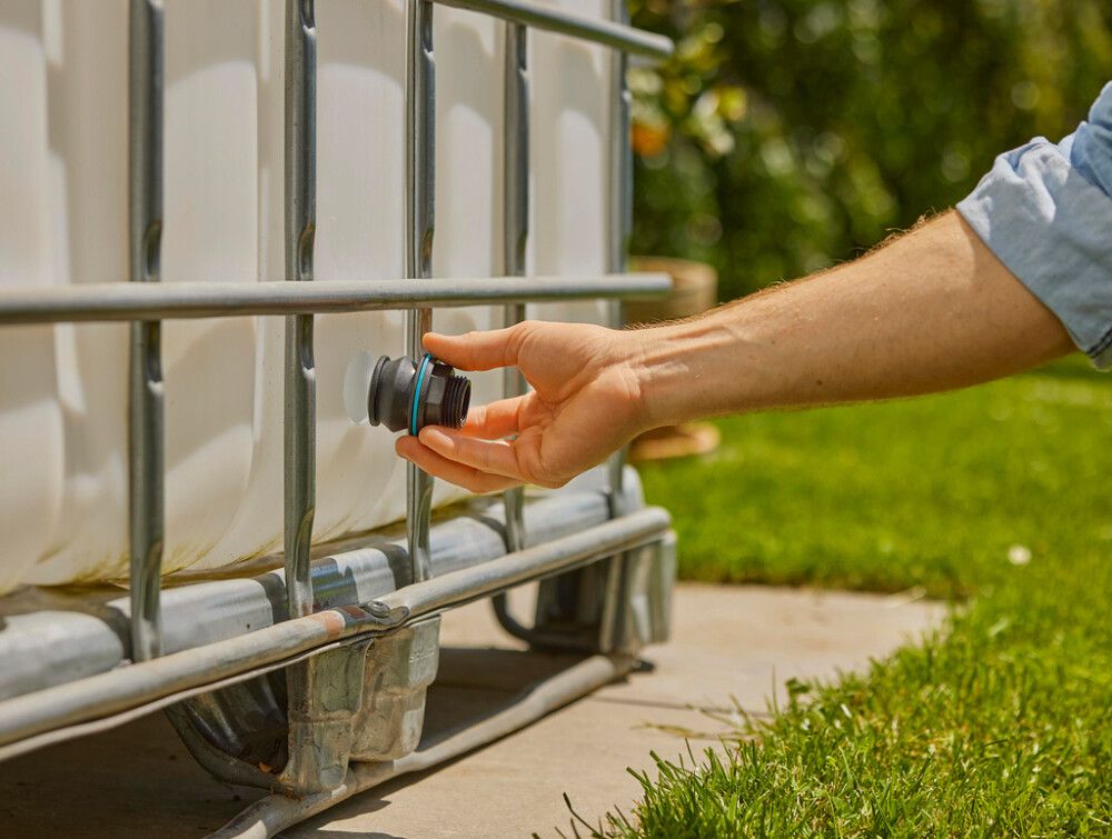 Liitin Gardena vesisäiliön läpivientiin 33,3/26,5 mm