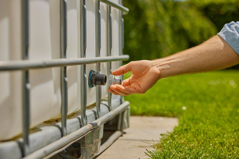 Liitin Gardena vesisäiliön läpivientiin 33,3/26,5 mm