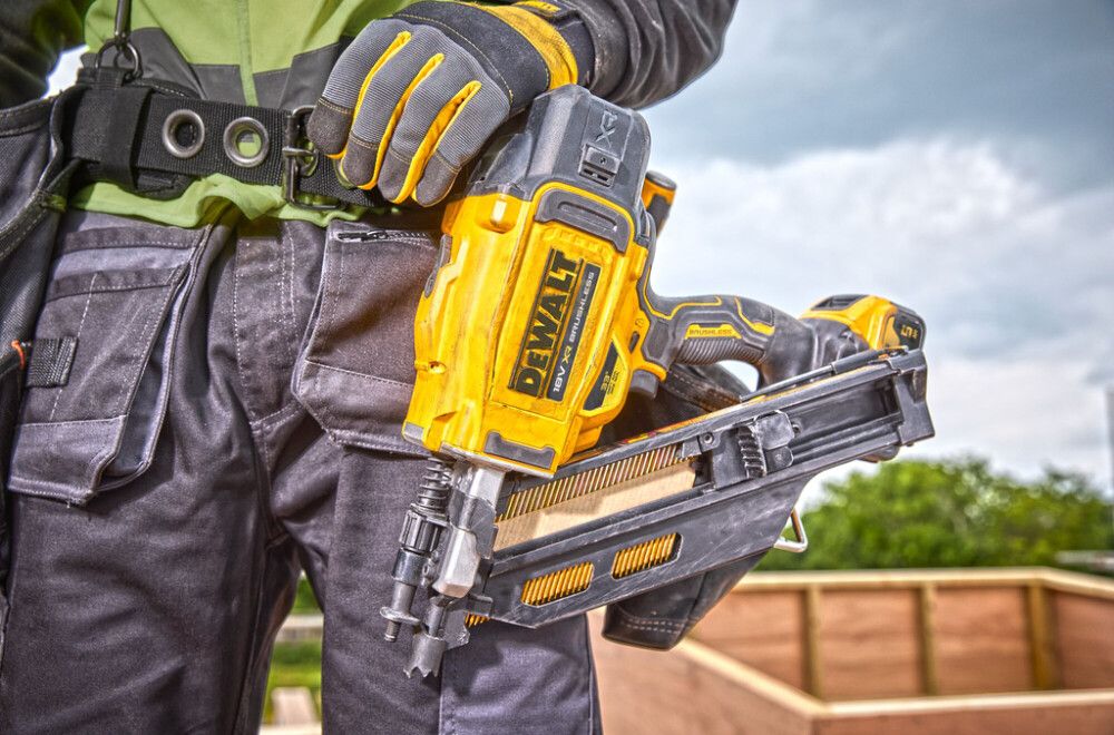 Runkonaulain DeWalt DCN930N-XJ