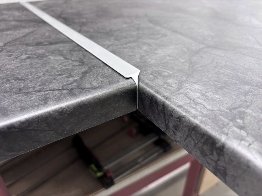 Päätylista LG Collection Hopea 30 x 610 mm