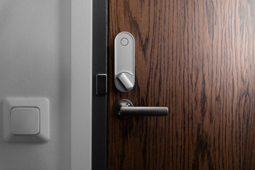 Linus L2 -älylukko Yale Nordic Hopea