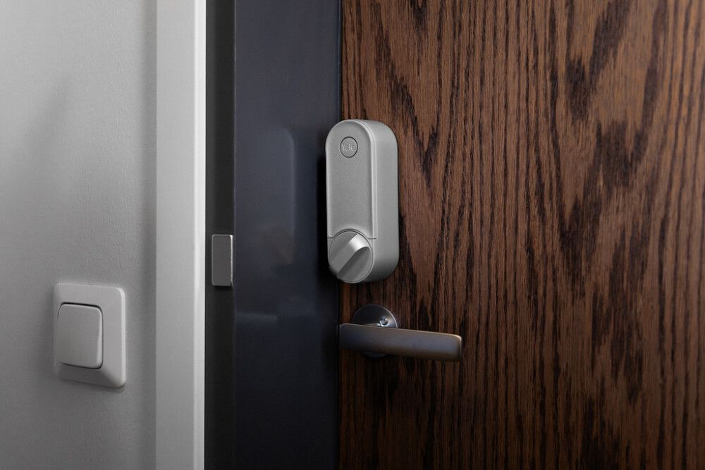 Linus L2 -älylukko Yale Nordic Hopea