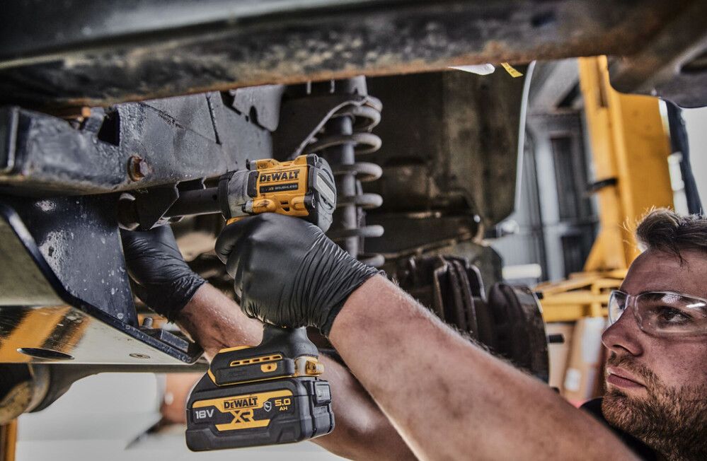Akkumutteriväännin DeWalt DCF921N-XJ