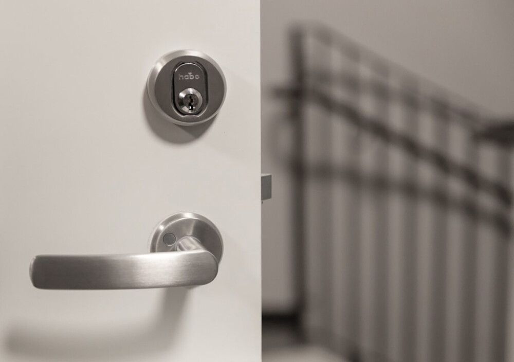 Ulko-ovenpainike Habo A2560 harjattu alumiini