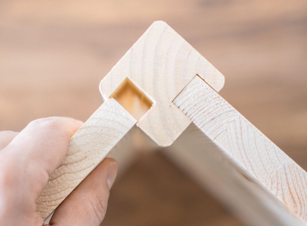 Kulmaliitos Lamboard Mänty 18 mm levylle 2 kpl