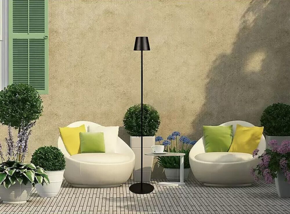 Lattiavalaisin Paola ladattava musta